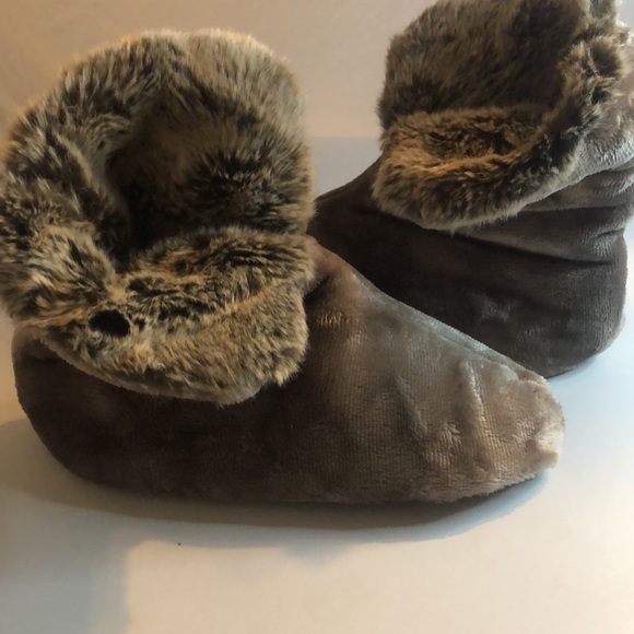 Woman’s fur slippers - Picture 6 of 8